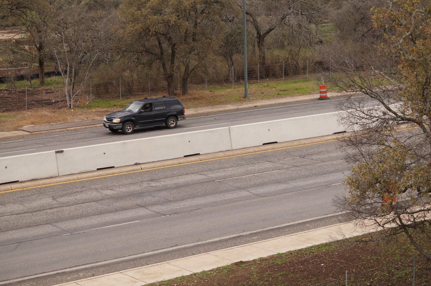 Traffic on Wurbach Road below the bridge